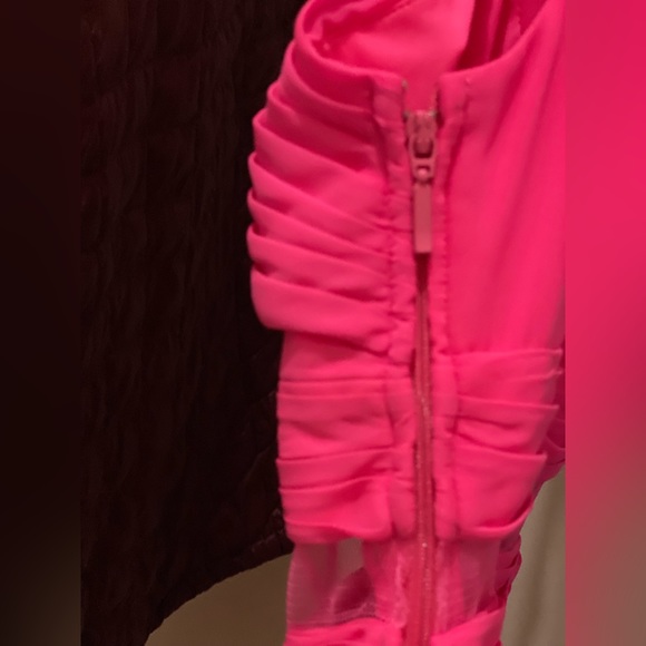 New/Never Used - ADRIANNA PAPELL ONE SHLDR HIGHLOW CHIFFON Dress - Picture 4 of 13